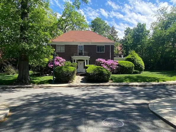 16 Upshaw Rd, Forest Hills, NY 11375