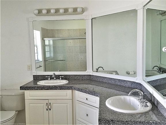 3rd image of 325 Farrell Dr NE