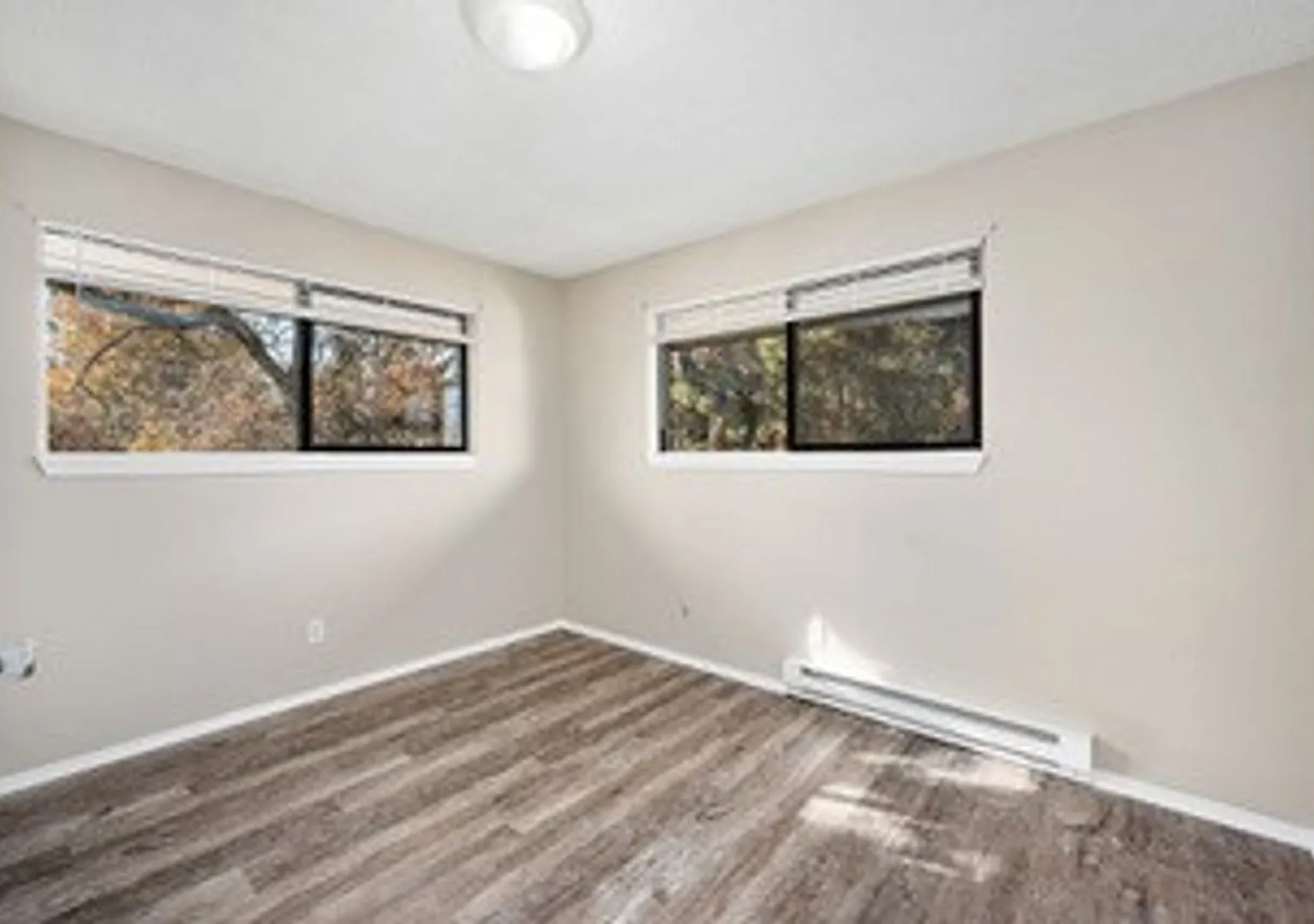 2bed 1 Bath Available Now In Historical Browne's Addition With Off Street Parking — Photo 4