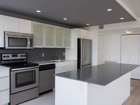 4th image of 1300 NE Miami Gardens Dr APT 413