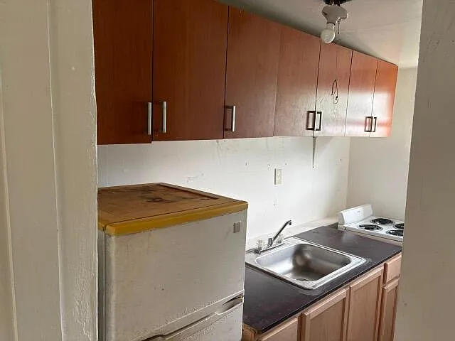 2451 NW 95th Ter — Photo 3