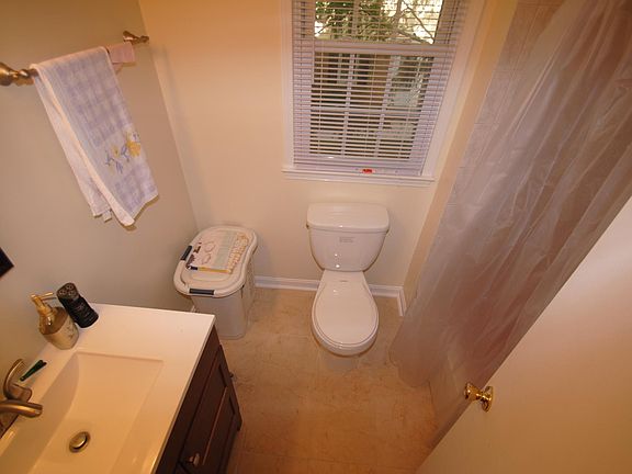 5th image of 40 Hibiscus Ct