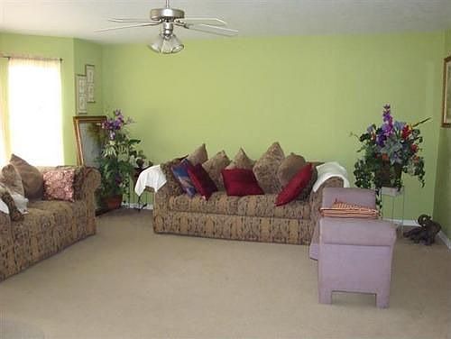 1st image of 823 N Owen Ave