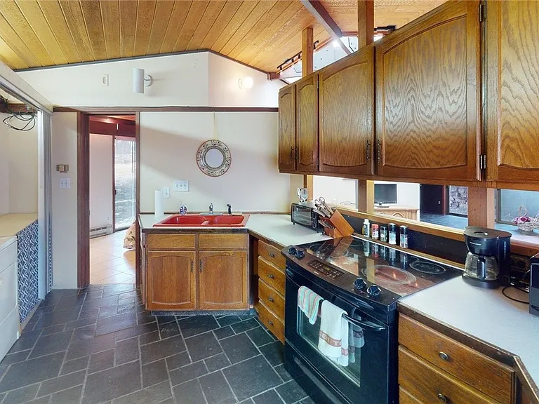 200 Steele Rd — Photo 26