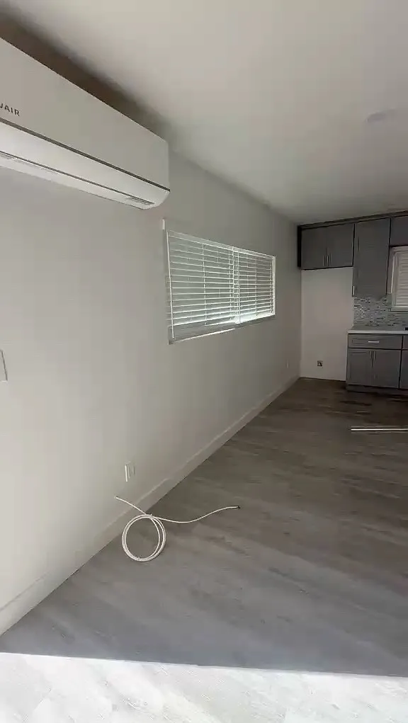 1 bed, 400 sqft, $2,300 — Photo 3