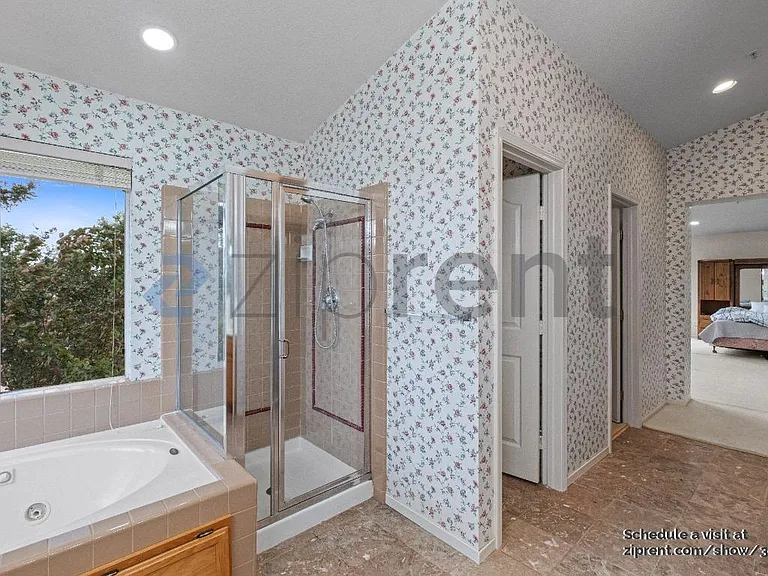 1001 Sandhurst Dr — Photo 35