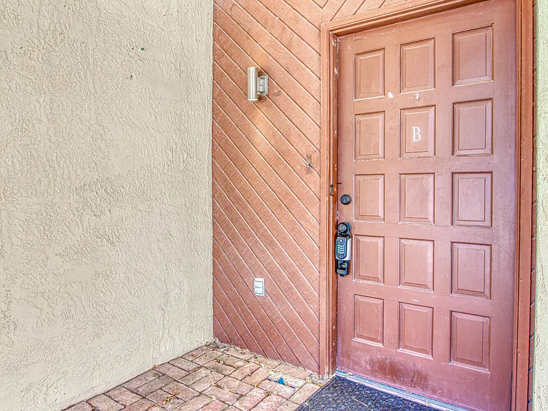 421 Irondale Dr #B — Photo 9