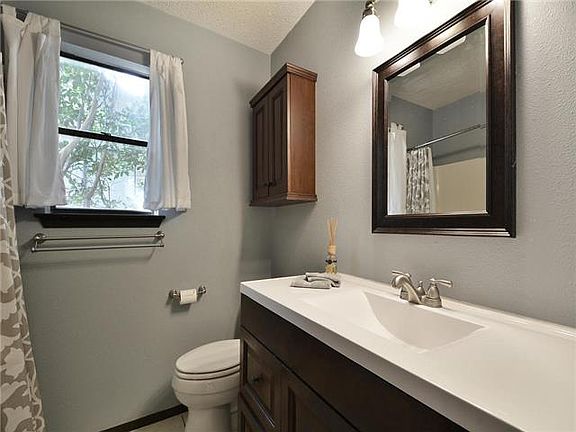4th image of 11921 Swan Dr