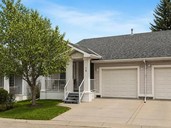 16 S Douglasview Park SE, Calgary, AB T2Z 2R9