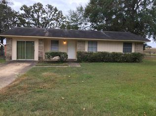 319 Hickerson Ave, Wake Village, TX 75501