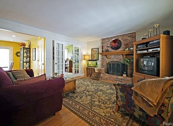 3rd image of 278 Irvin St