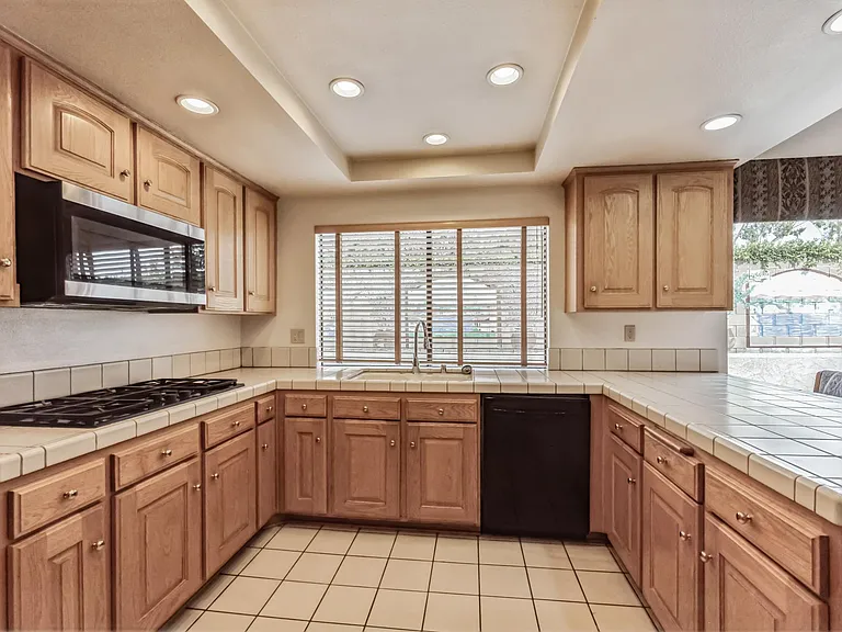 24321 Peacock St — Photo 11