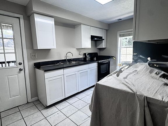 3rd image of 118 Langdon St