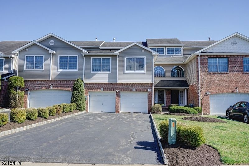 1st image of 20 Waldeck Ct
