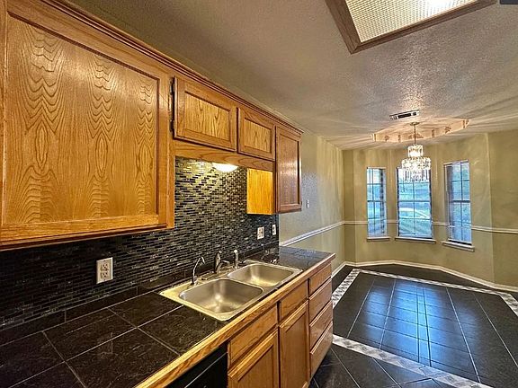 4th image of 3805 Sawtooth Dr