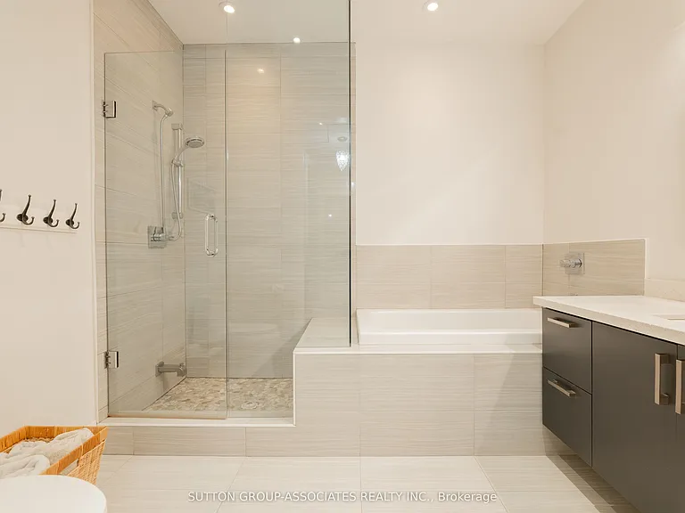 608 Spadina Ave #1 — Photo 17
