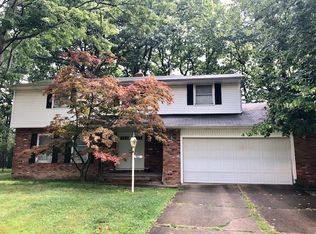 983 Roland Rd, Lyndhurst, OH 44124