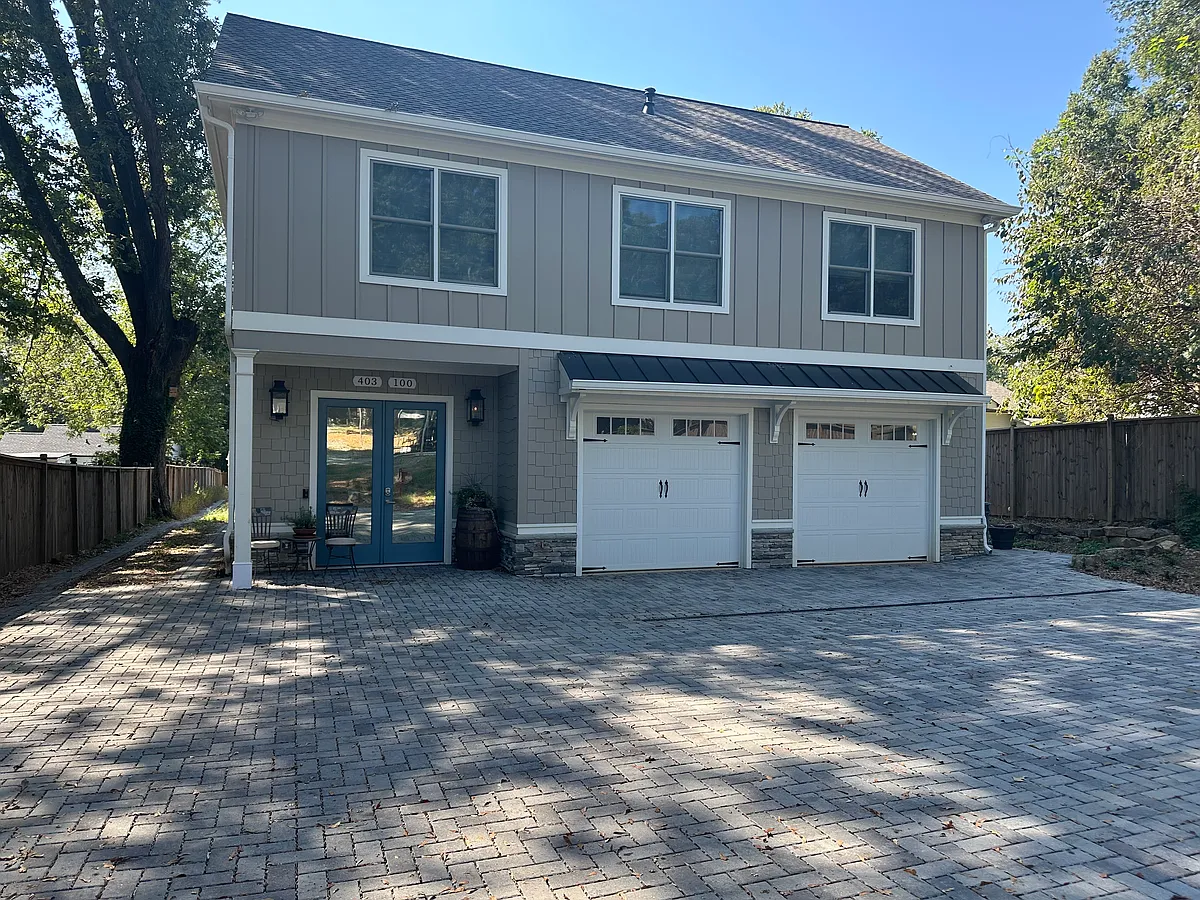 Building Photo - 403 Alexander Cir SE #100
