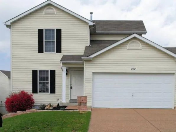 2021 Ella Dr, Wentzville, MO 63385
