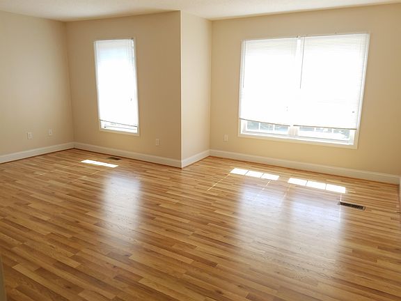 3rd image of 42 Winterwind Dr