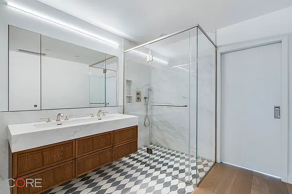 Rented by CORE | media 17