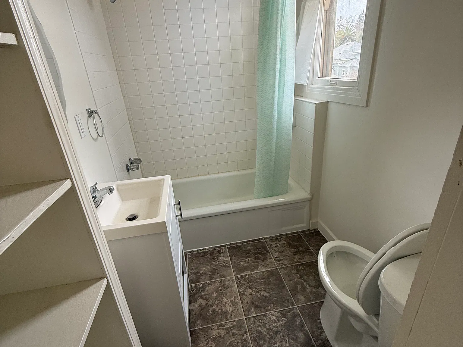 1 bed, 600 sqft, $2,100 — Photo 3