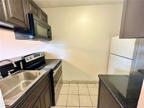 5th image of 1738 1st St #A