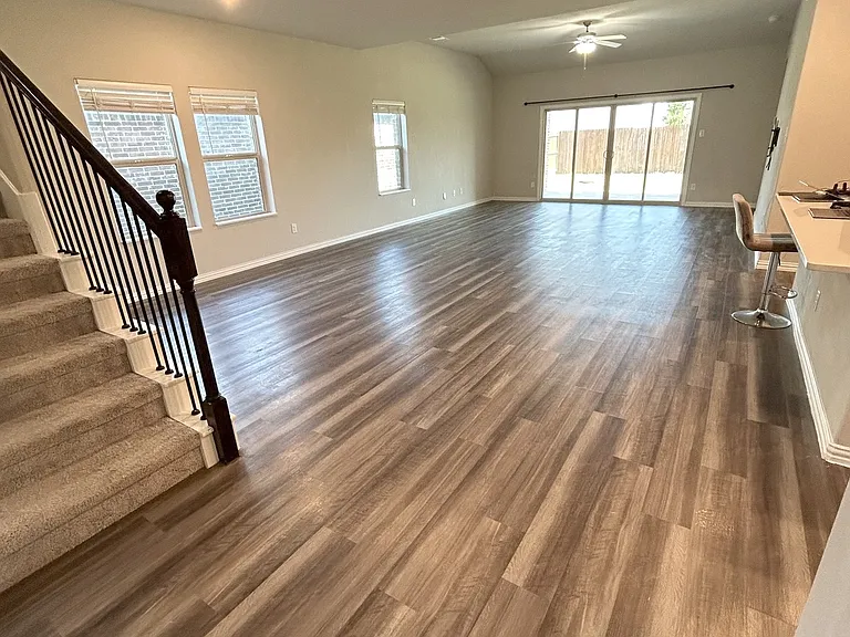 212 Stonebrook Trl — Photo 7