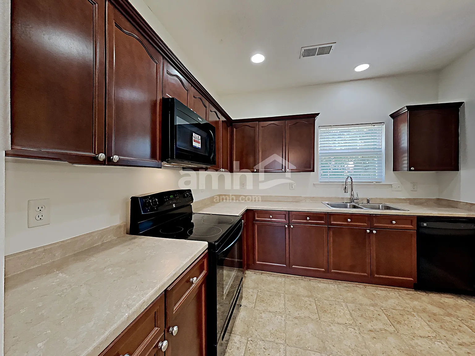 3 bed, 2.5 bath, 2076 sqft, $2,535 — Photo 3
