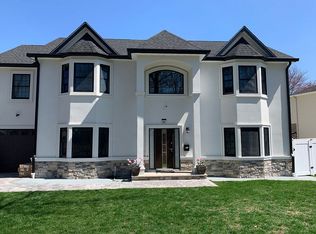 201 Coombs Dr, Paramus, NJ 07652