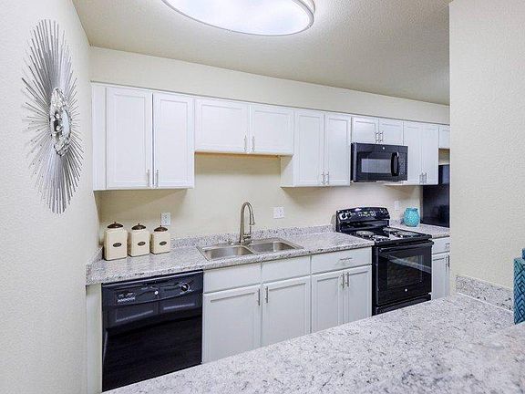 5th image of 932 S Helena Way #2B-2Ba-840Sqft