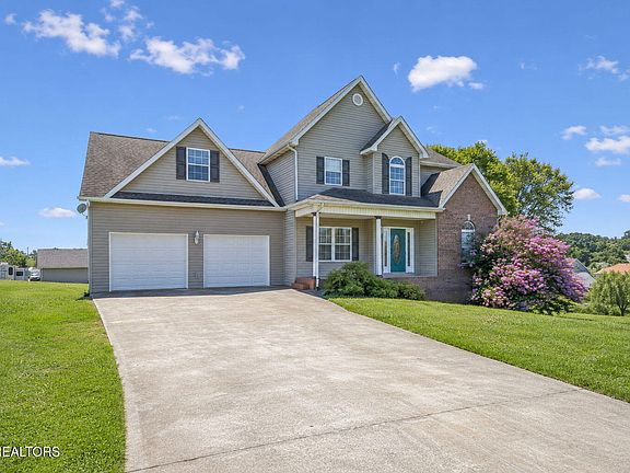 3rd image of 3135 Blueberry Dr