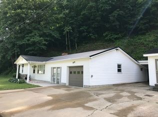 2204 Royalton Rd, Salyersville, KY 41465
