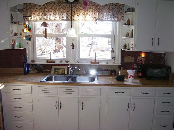 4th image of 901 Wheatland Ave