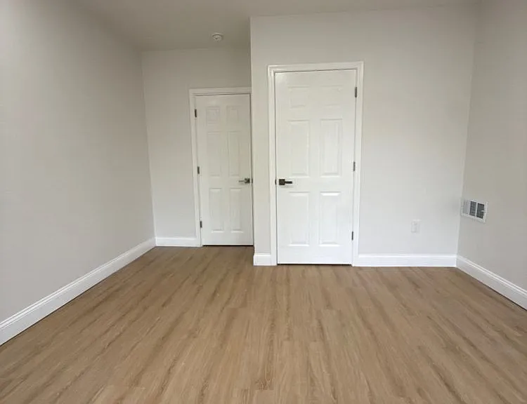 5241 Pulaski Ave — Photo 11