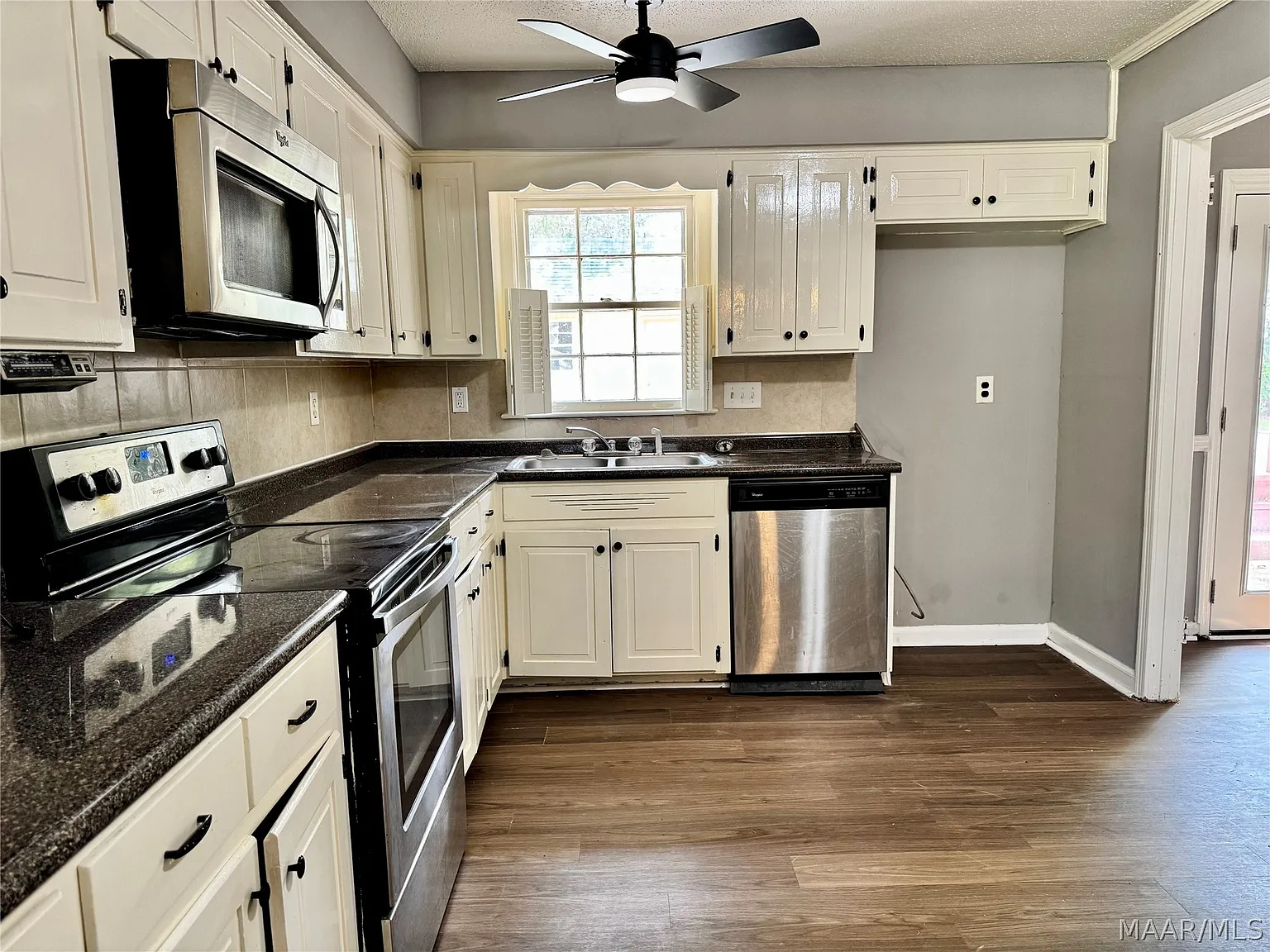 3 bed, 2.0 bath, 1530 sqft, $1,600 — Photo 4