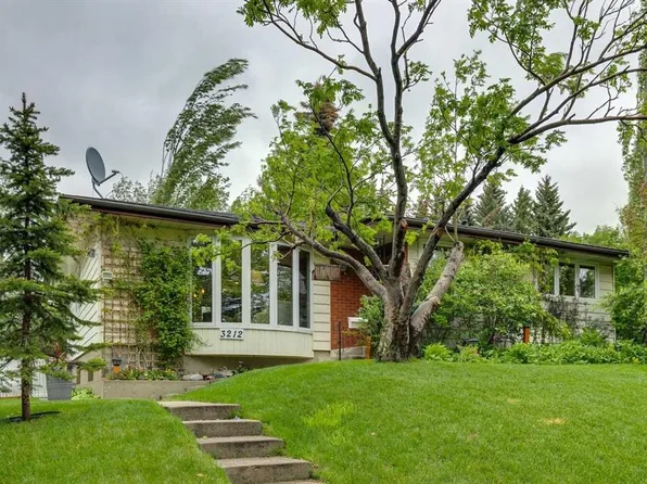 3212 SW Conrad Dr NW, Calgary, AB T2L 1B4