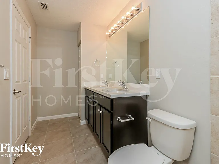 1902 SW Janette Ave — Photo 9