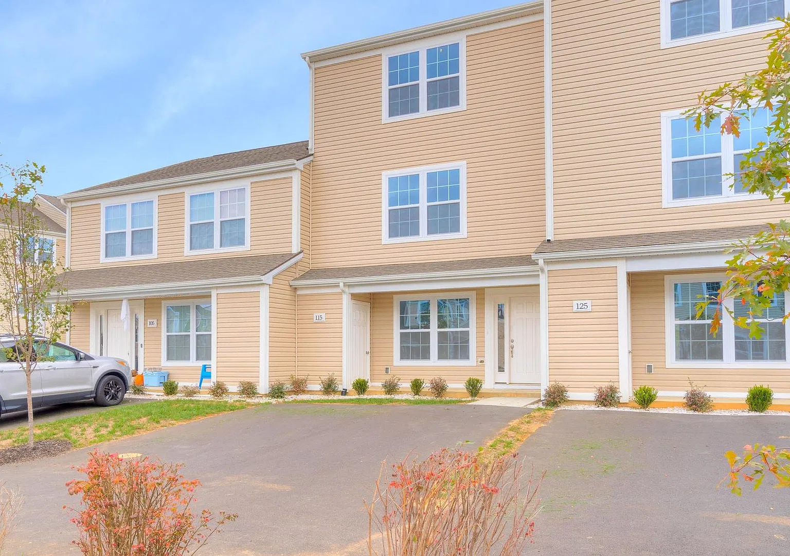 Oak Tree Townhome - 3 story, 3 Bed, 3.5 Bath — Photo 1