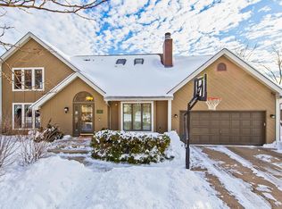 1751 Cedar Glen Dr, Libertyville, IL 60048