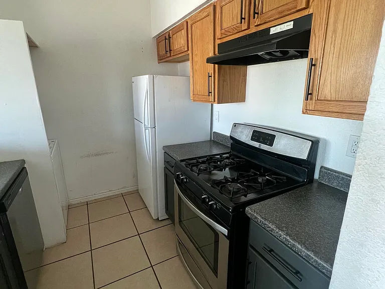 8609 Mercury St #B — Photo 11