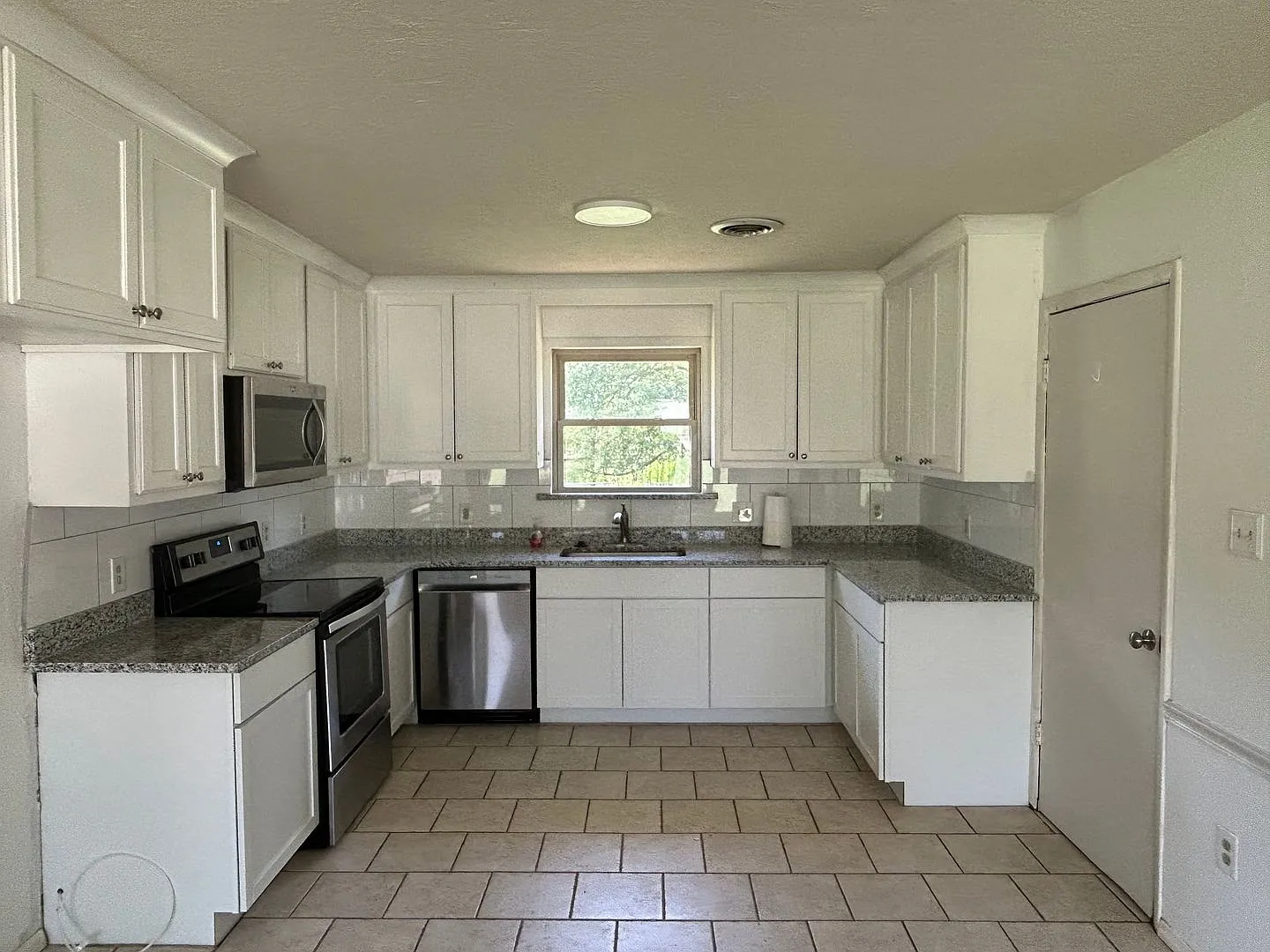 829 Maple Shade — Photo 4