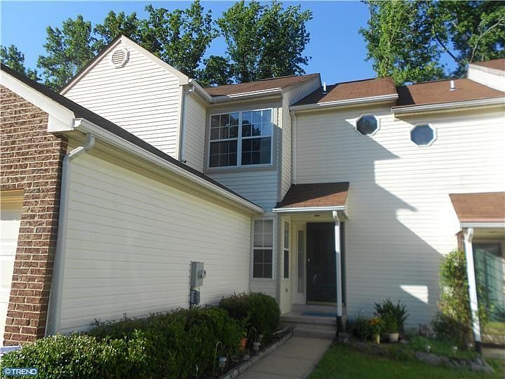 1st image of 70 Mahopac Dr