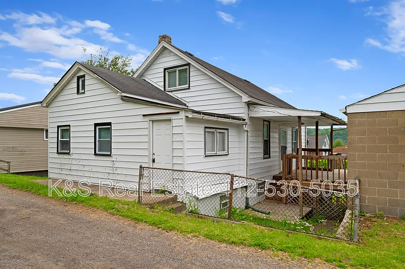Building Photo - 1700 Beaver Rd