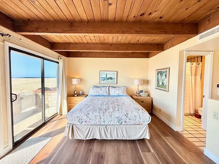 3949 Ocean Dr — Photo 10