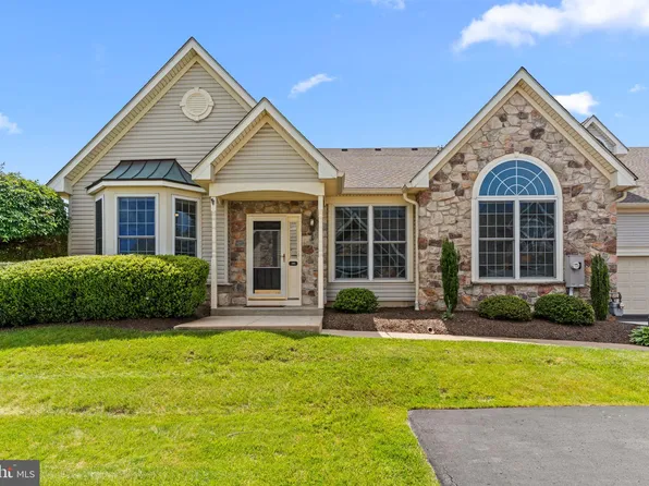 205 Sugarberry Ln, Langhorne, PA 19047