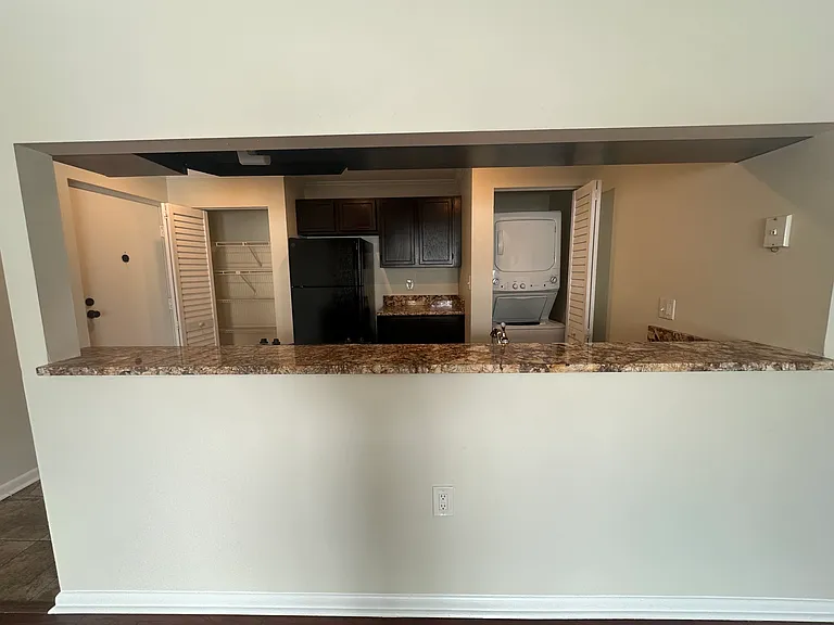 325 Danube Ave #7 — Photo 3