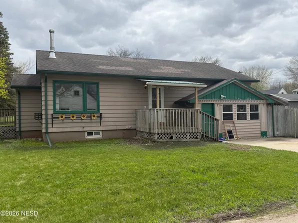 802 S 3rd St, Milbank, SD 57252