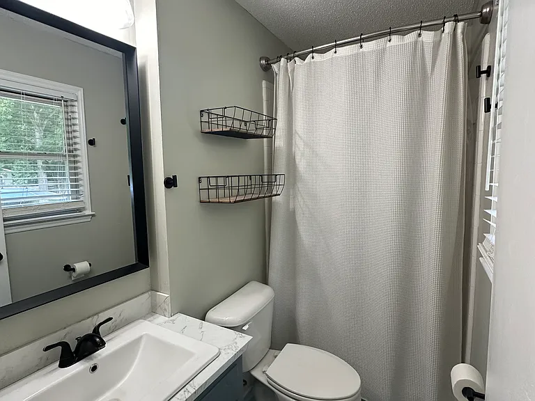 229 Nottingham Dr — Photo 3