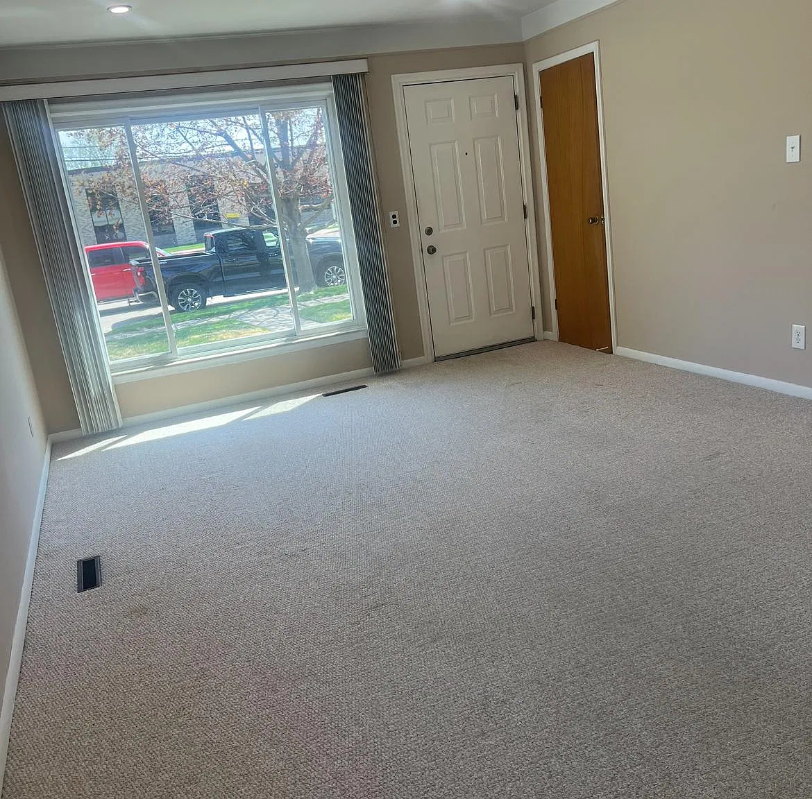 3 bed, 1300 sqft, $1,800 — Photo 4
